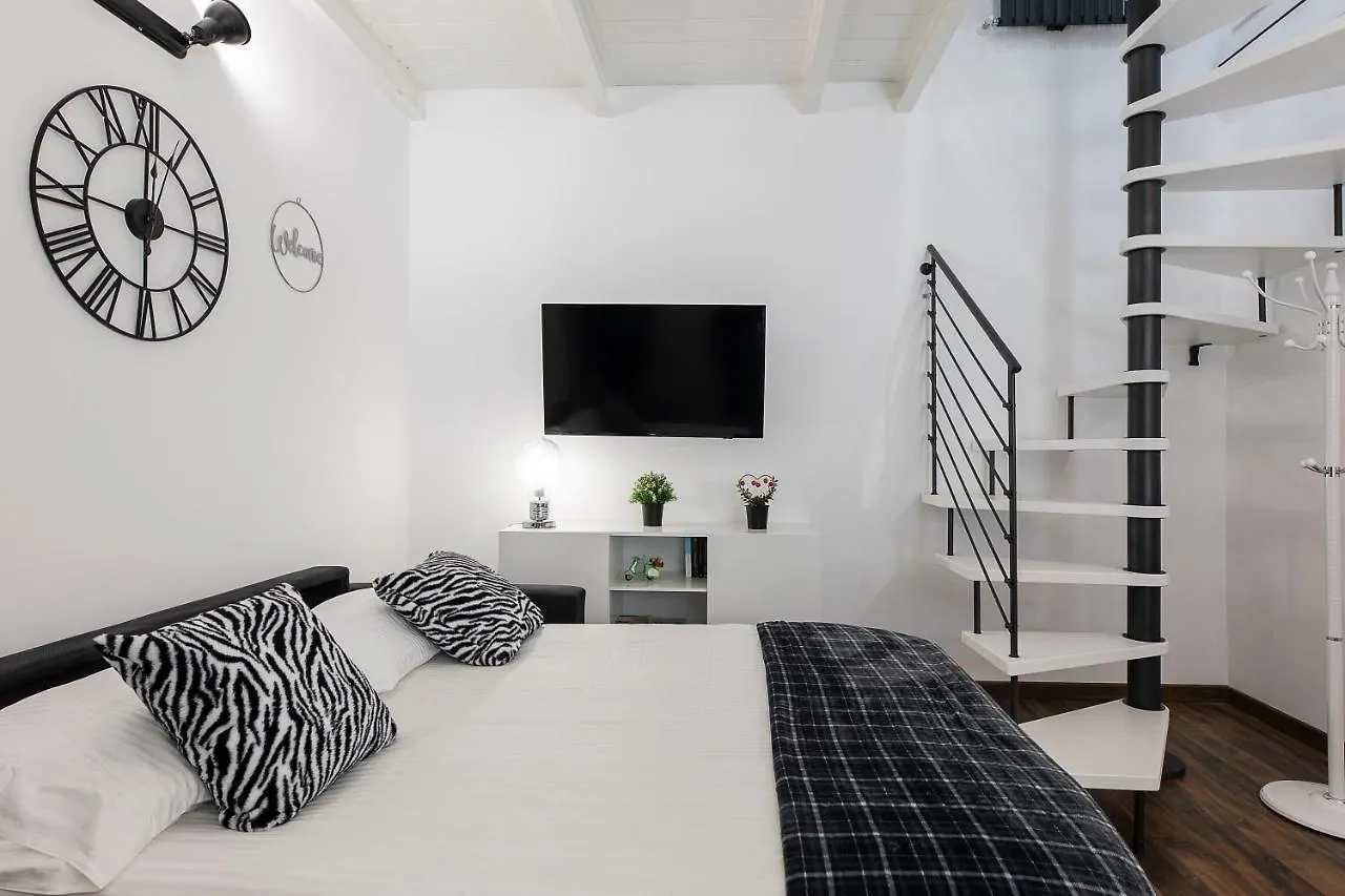 Elegant Statuario Apartment Roma