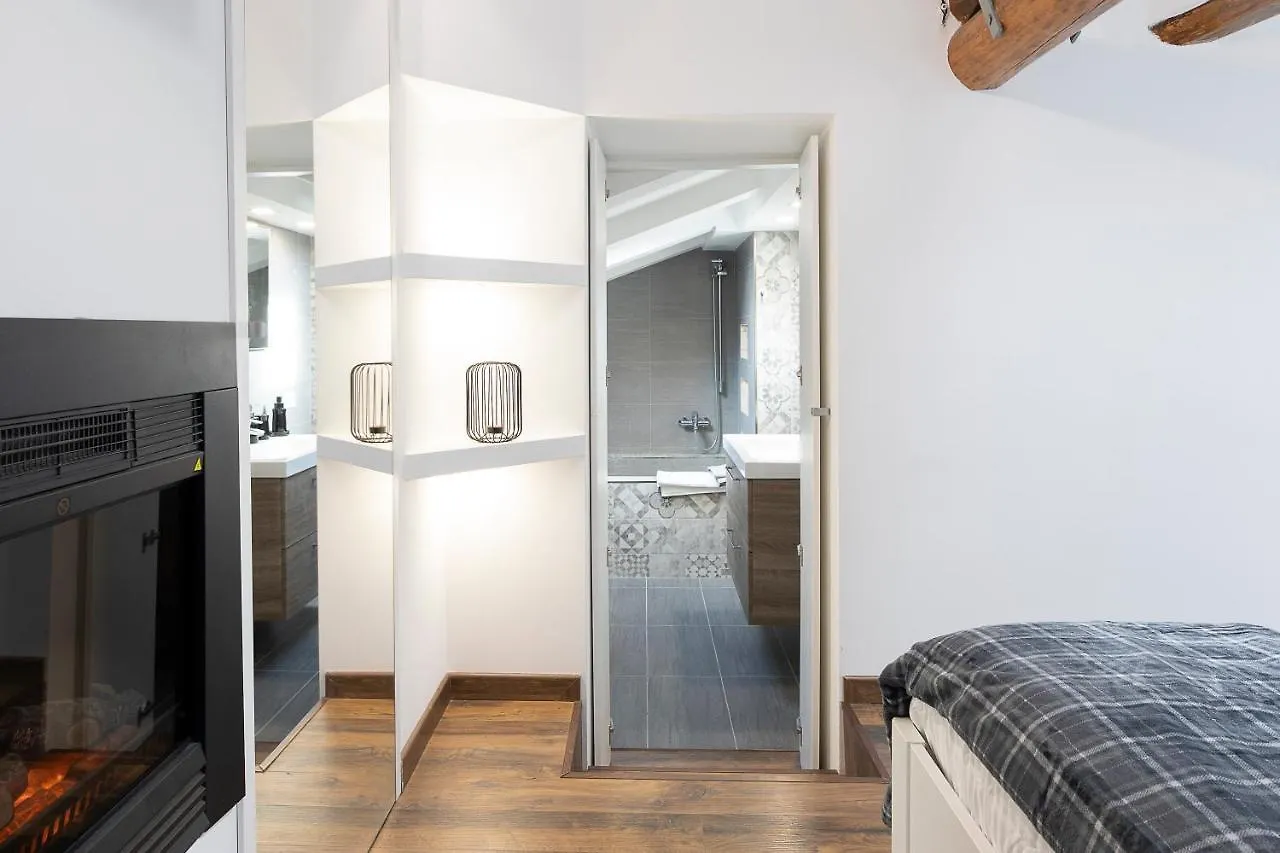 Elegant Statuario Apartment Roma